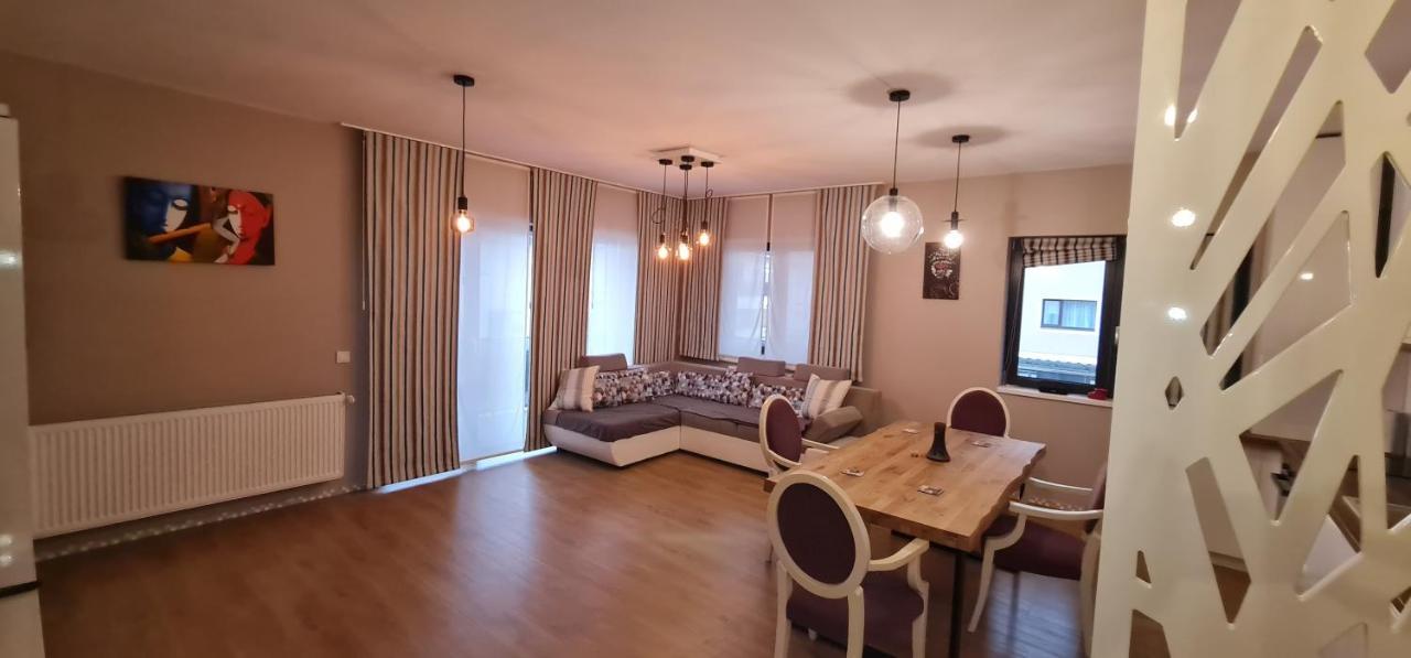 Tonitza Apartment
